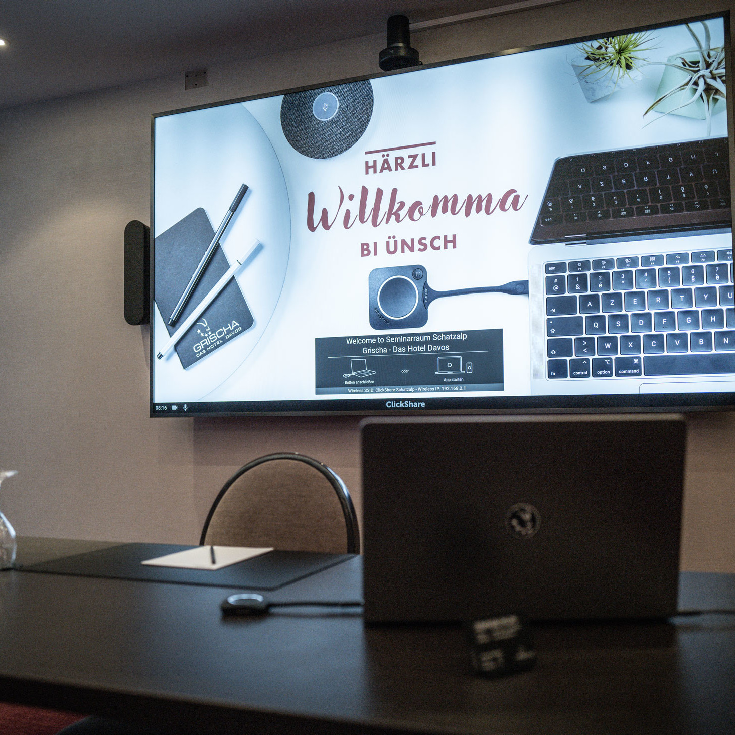 Seminarraum im Hotel Grischa mit neuster technischer Ausstattung.