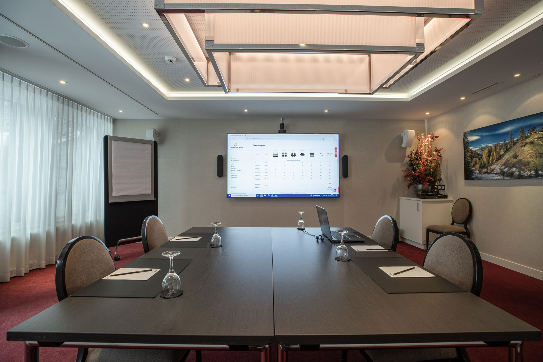 Seminarraum im Hotel Grischa. Blockbestuhlung.