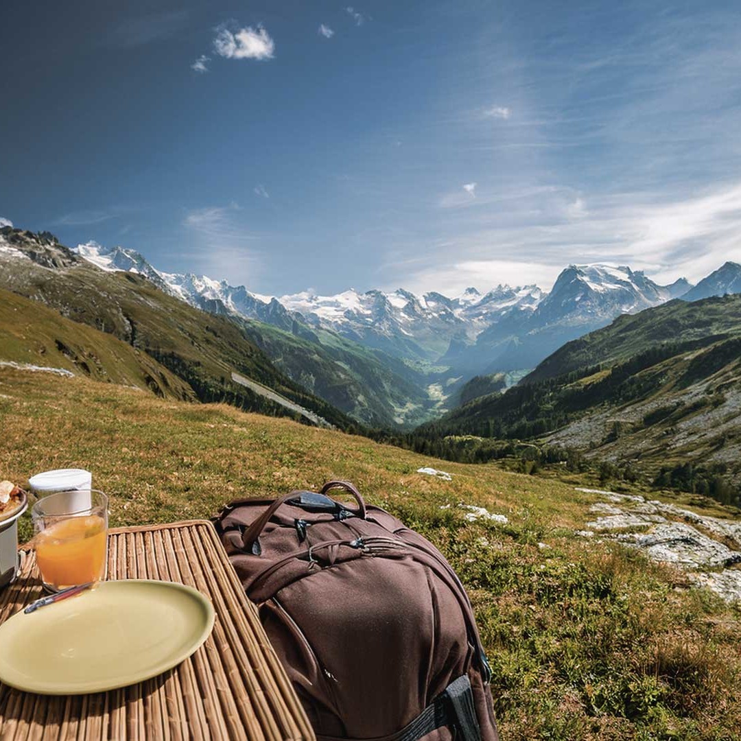 Foto von einem Picknick in den Bergen.