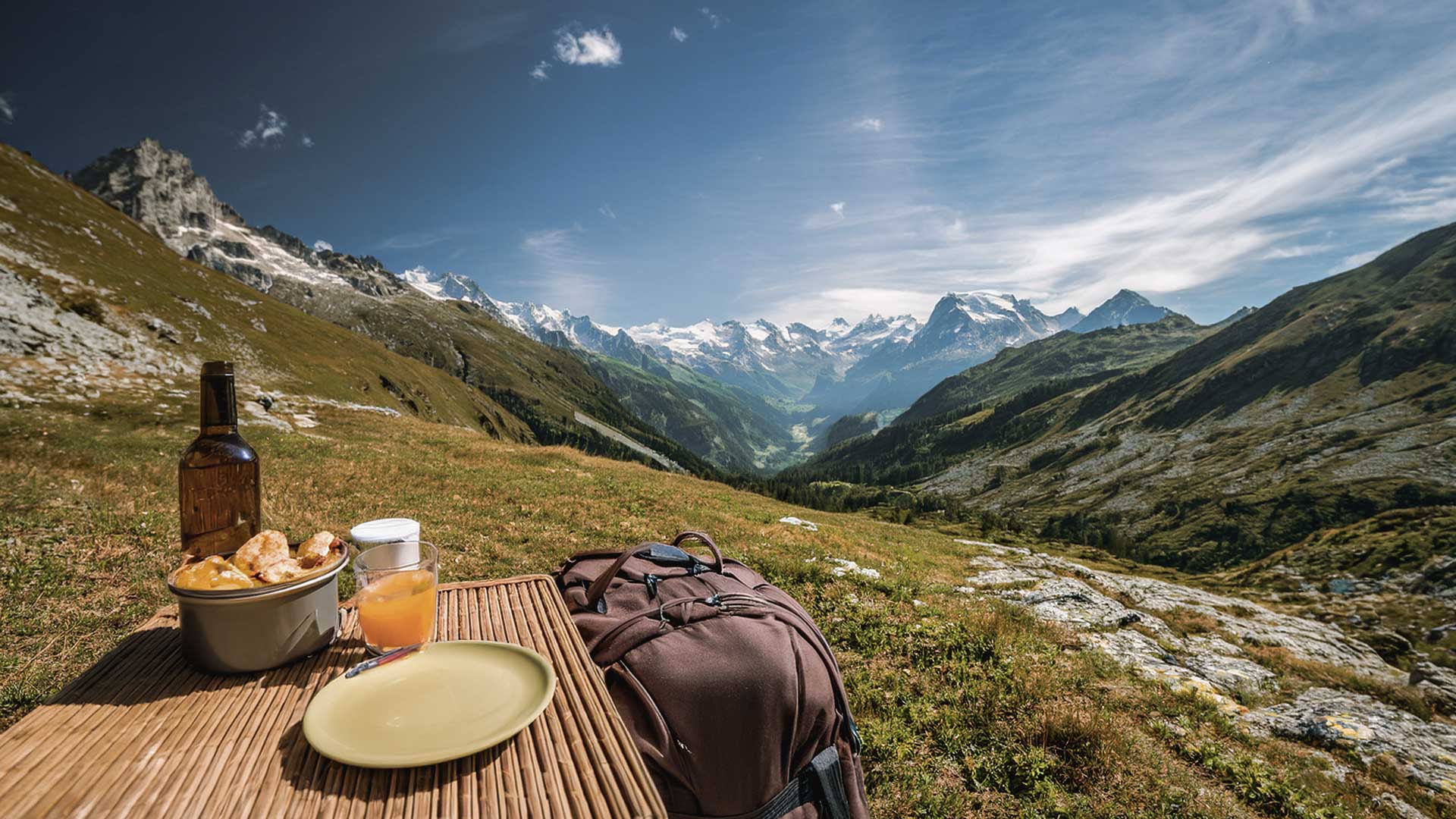 Foto von einem Picknick in den Bergen.